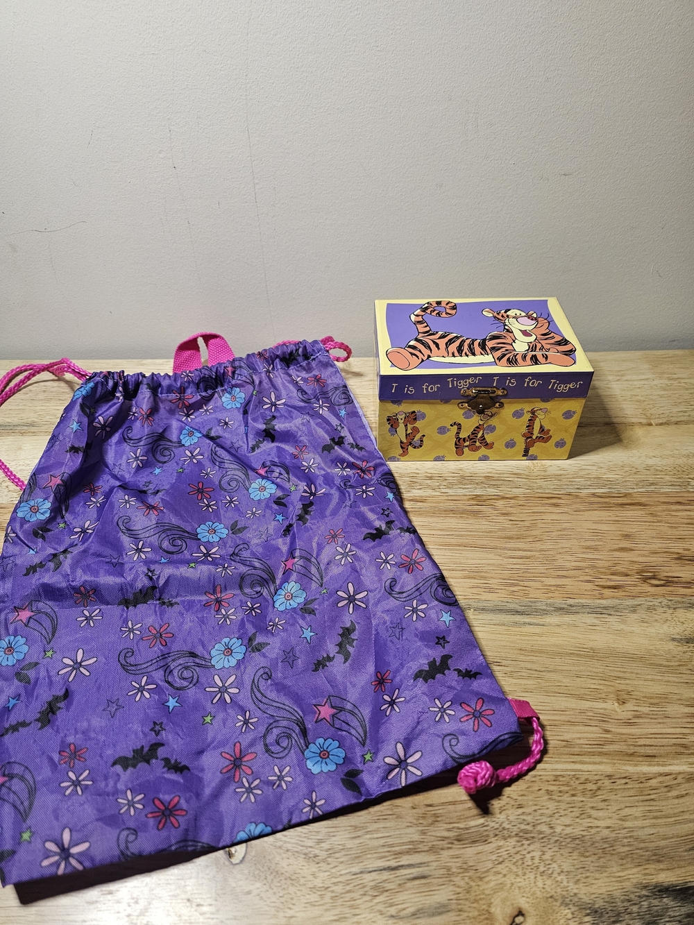 Bundle Girls' Purple Floral Drawstring Bag & Tigger Jewelry Box